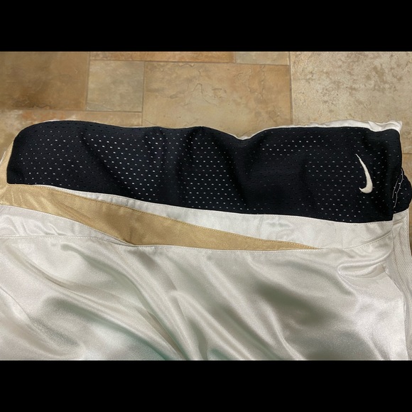 Nike Basketball Shorts - Picture 3 of 4